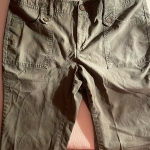 Women’s Dockers cargo like Bermuda shorts. Size 12P